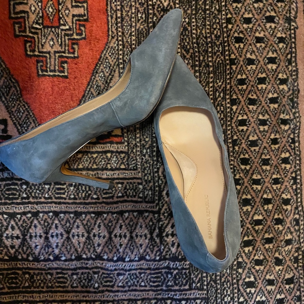 Banana republic suede heels